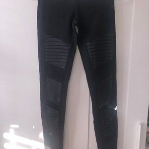 NEW/NEVER WORN Alo Yoga High Waist Moto Leggings